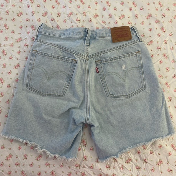 Levi’s 501 Denim Shorts- Light Wash - Picture 3 of 4